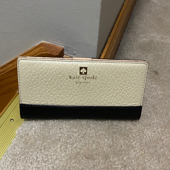 kate spade Handbags - Kate Spade Wallet